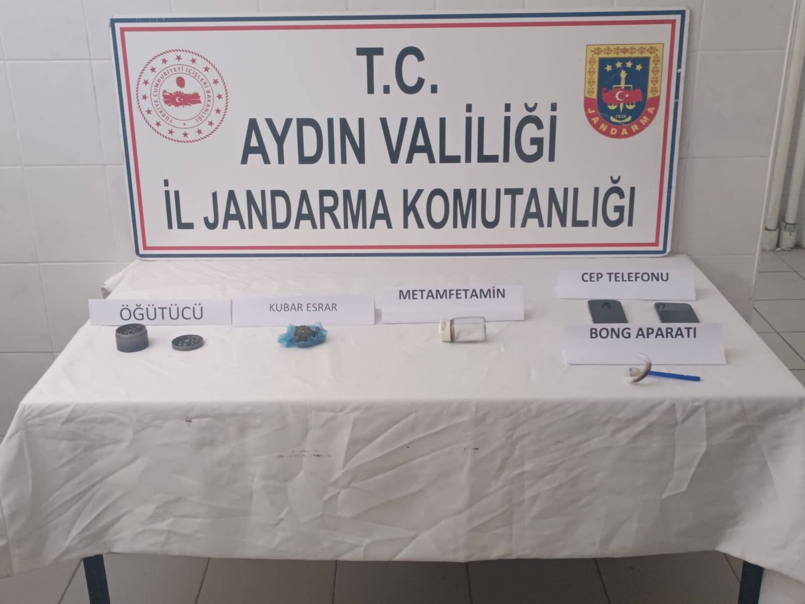Didim Akbük’te Jandarmadan Uyuşturucu ve Aranan Şahıs Operasyonu