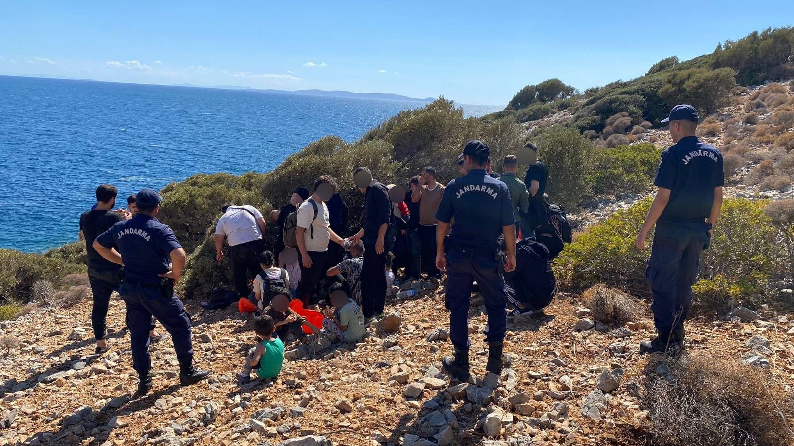 KUŞADASI’NDA 31 GÖÇMEN YAKALANDI