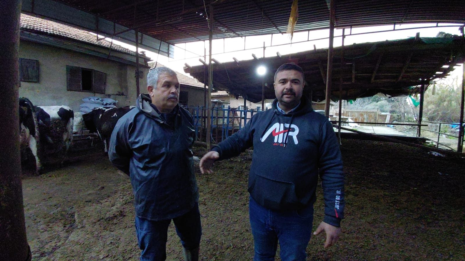 İYİ PARTİ İNCİRLİOVA İLÇE BAŞKANI ETTEN’DEN ÇİFTÇİYE SAHADA DESTEK MESAJI “1 LİTRE SU, 2 LİTRE SÜT EDİYORSA BURADA BİR TERSLİK VAR!”