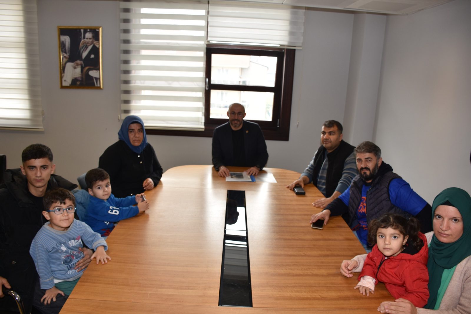 DMD HASTASI AİLELER SESLERİNİ DUYURMAK İÇİN BAŞKAN ZENCİRCİ’Yİ ZİYARET ETTİ