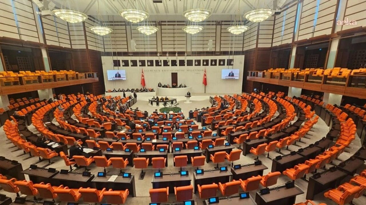 TBMM’DE ÖTV DÜZENLEMESİ KABUL EDİLDİ: ELEKTRİKLİ ARAÇLARDA YENİ DÖNEM, CUMHURBAŞKANI’NA 10 KATA KADAR VERGİ YETKİSİ