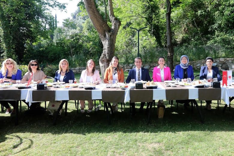 BAŞKAN YETİŞKİN MAHALLE MUHTARLARINI AĞIRLADI