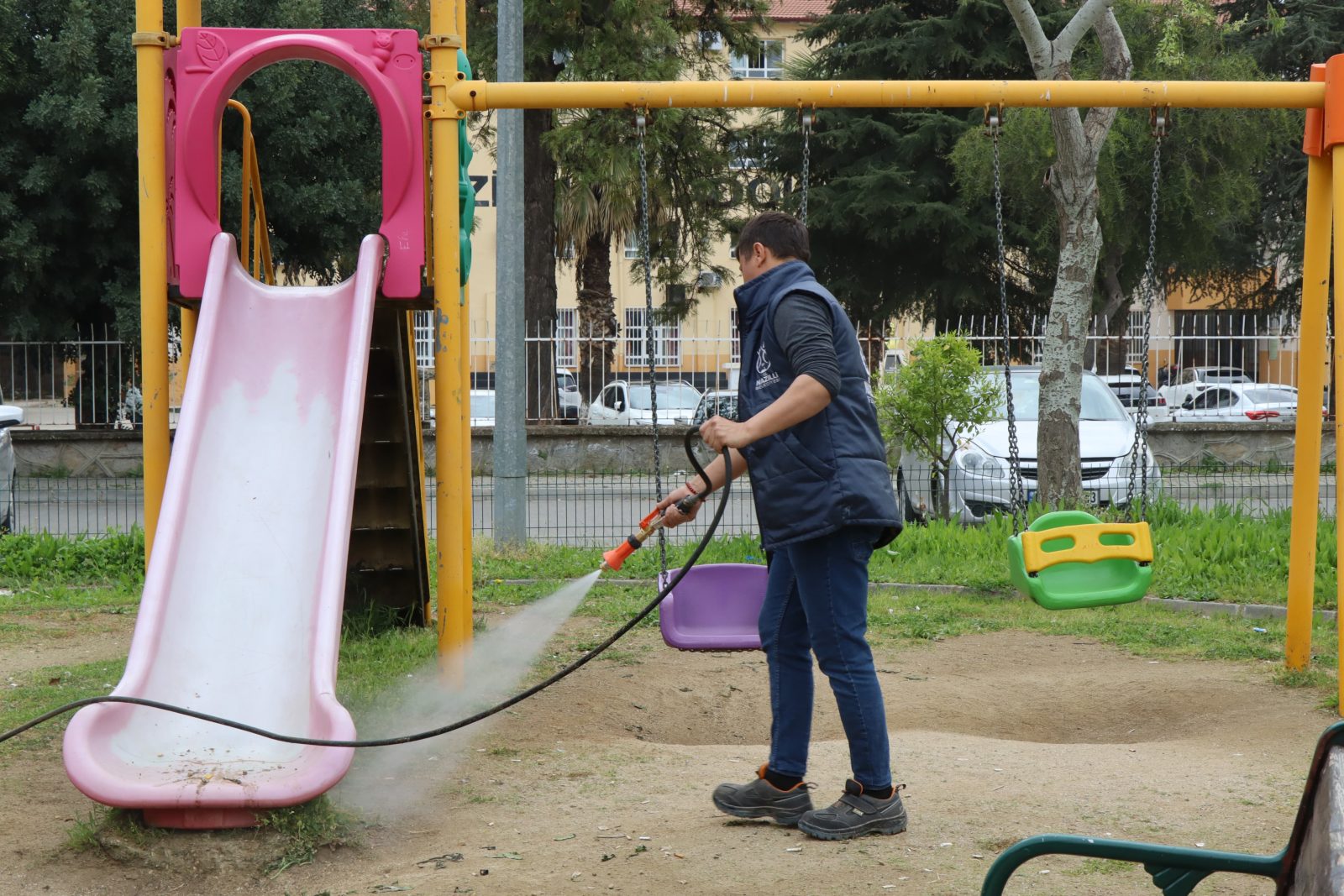 Nazilli Belediyesi’nden parklarda yaz hazırlığı