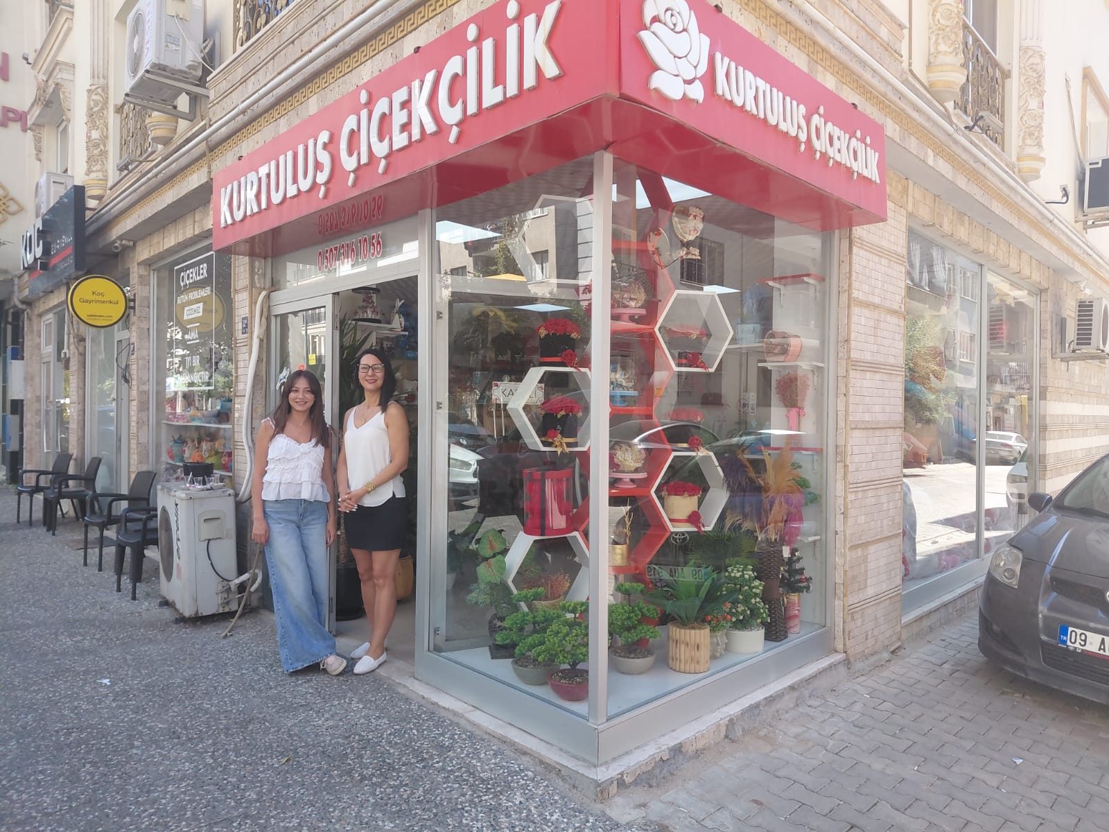 SEVGİYİ ÇİÇEKLERLE TAŞIYAN ADRES: KURTULUŞ ÇİÇEKÇİLİK