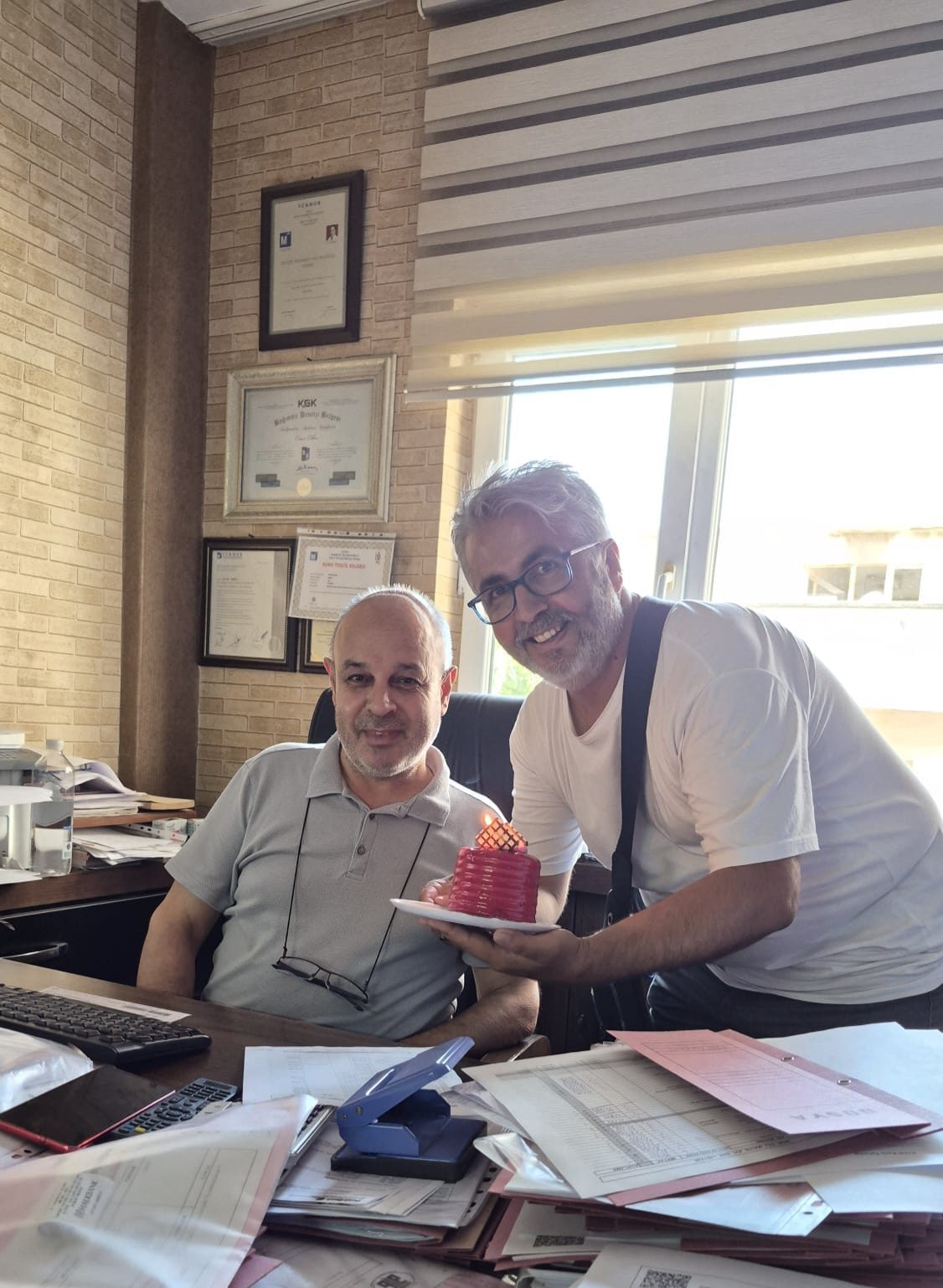 AYYILDIZ GAZETESİ'NDEN ERTAN ÇEBER'E DOĞUM GÜNÜ SÜRPRİZİ