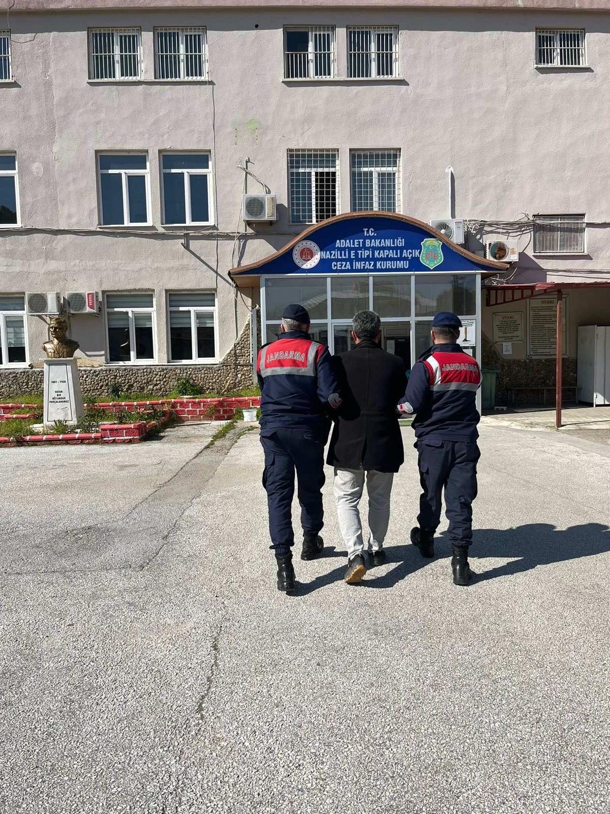 Kuyucak’ta 6 Yıl 3 Ay Hapis Cezası Bulunan Hükümlü Yakalandı