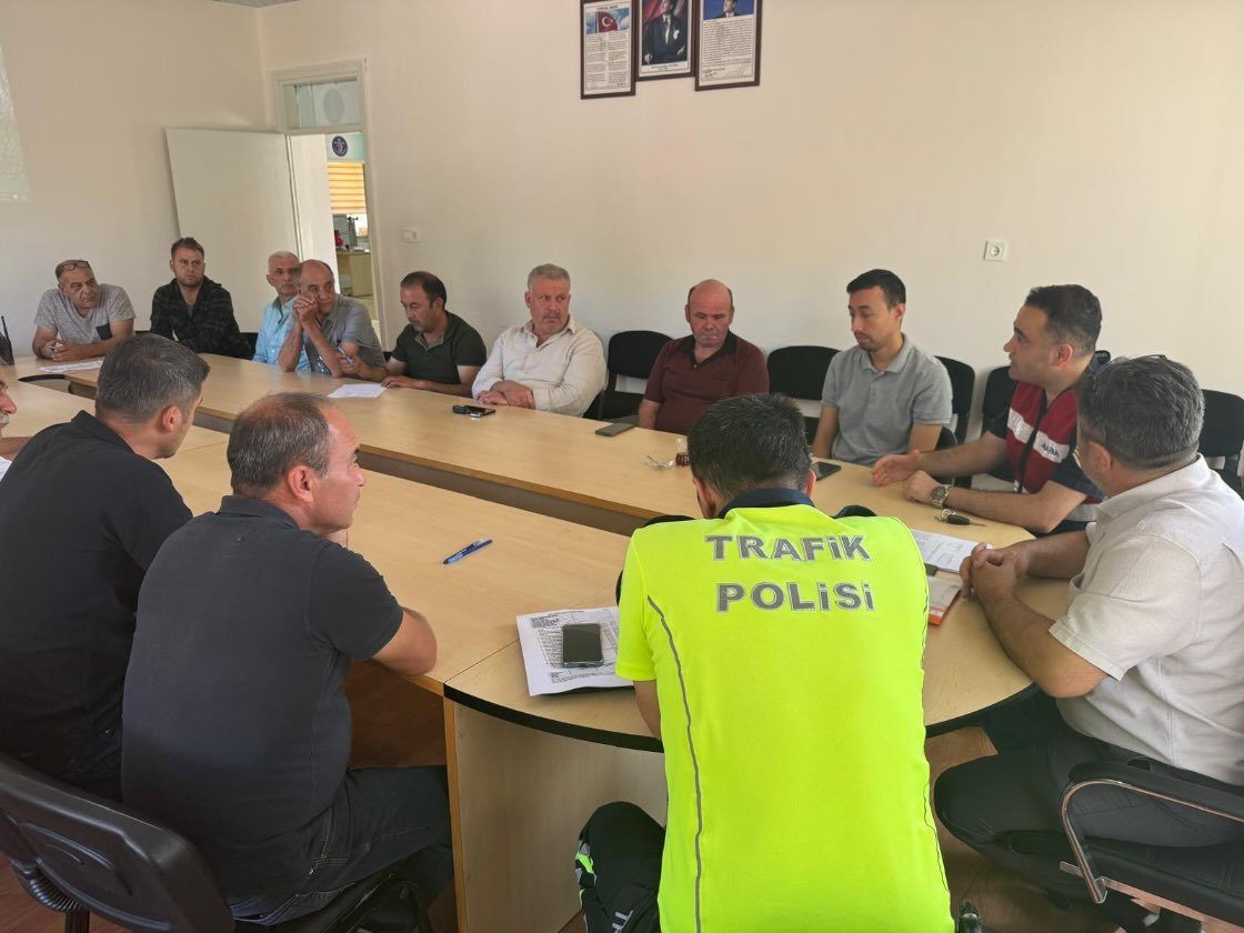 AYDIN’DA SERVİS ŞOFÖRLERİNE JANDARMA’DAN EĞİTİM