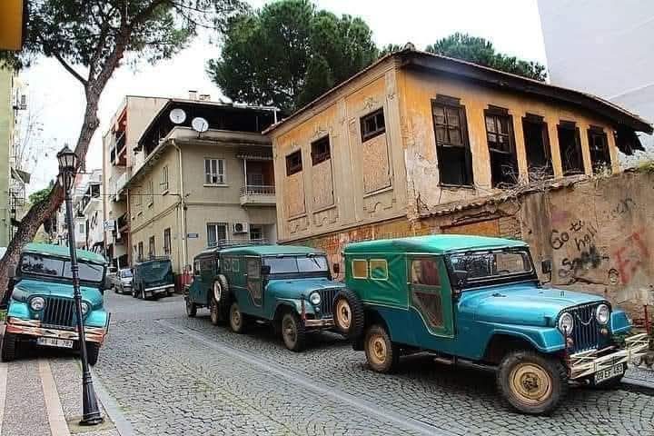AYDIN’IN SOKAKLARINDA NOSTALJİ RÜZGARI: YEŞİL CİPLER ŞEHRİN SİMGESİ OLDU