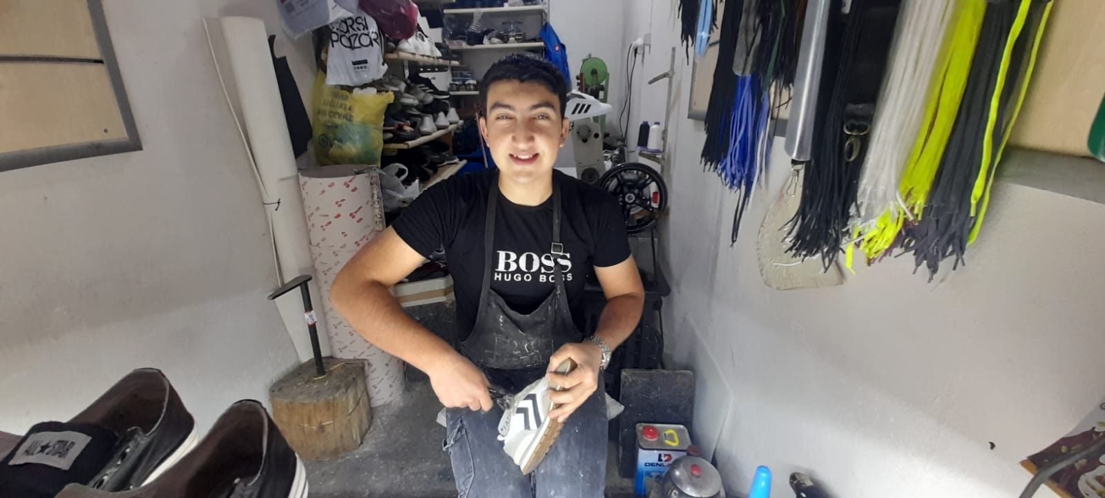 MESLEĞİNE AŞIK GENÇ AYAKKABICI İSMAİL ŞEKERCİ