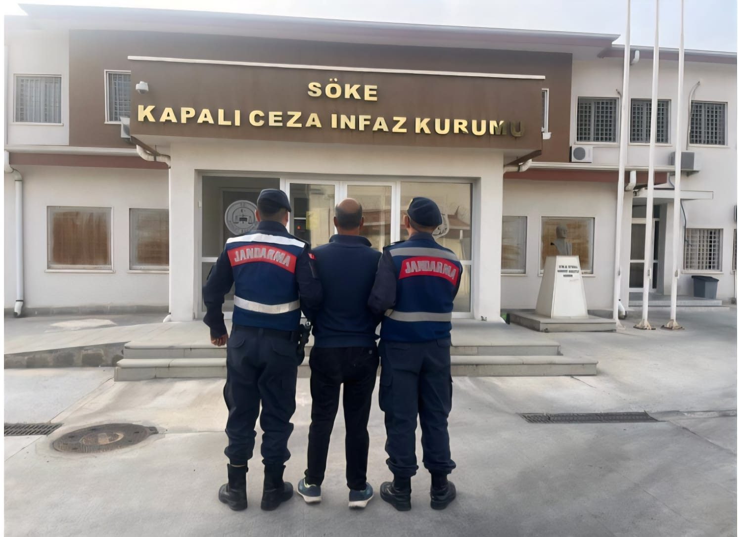 Kuşadası’nda 25 Yıl 6 Ay Hapis Cezası Bulunan Hükümlü Yakalandı