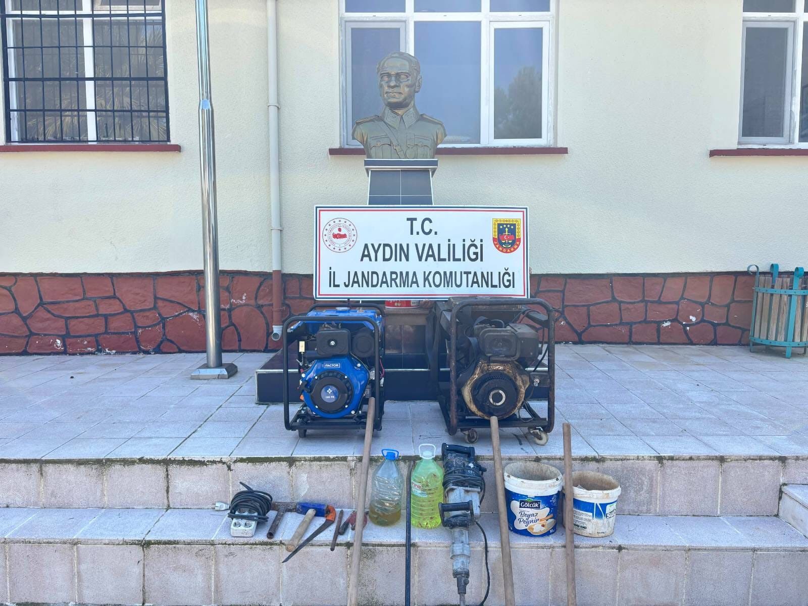Koçarlı'da Kaçak Kazı Yapan 6 Şüpheli Suçüstü Yakalandı