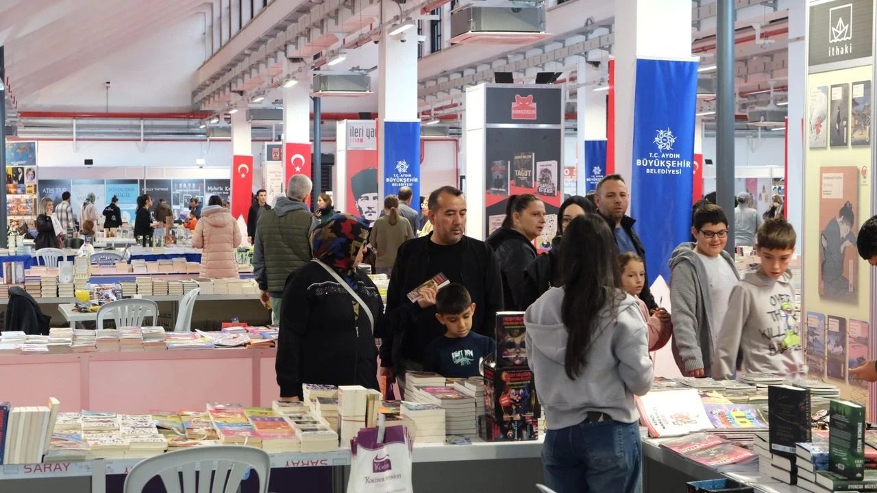 Vatandaşlardan Aydın Büyükşehir’in Kitap Fuarı’na yoğun ilgi!
