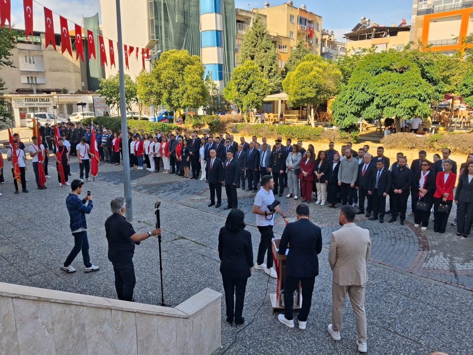 İNCİRLİOVA’DA 19 MAYIS COŞKUSU: ATATÜRK’E SAYGI, GENÇLİĞE GÜÇLÜ MESAJ