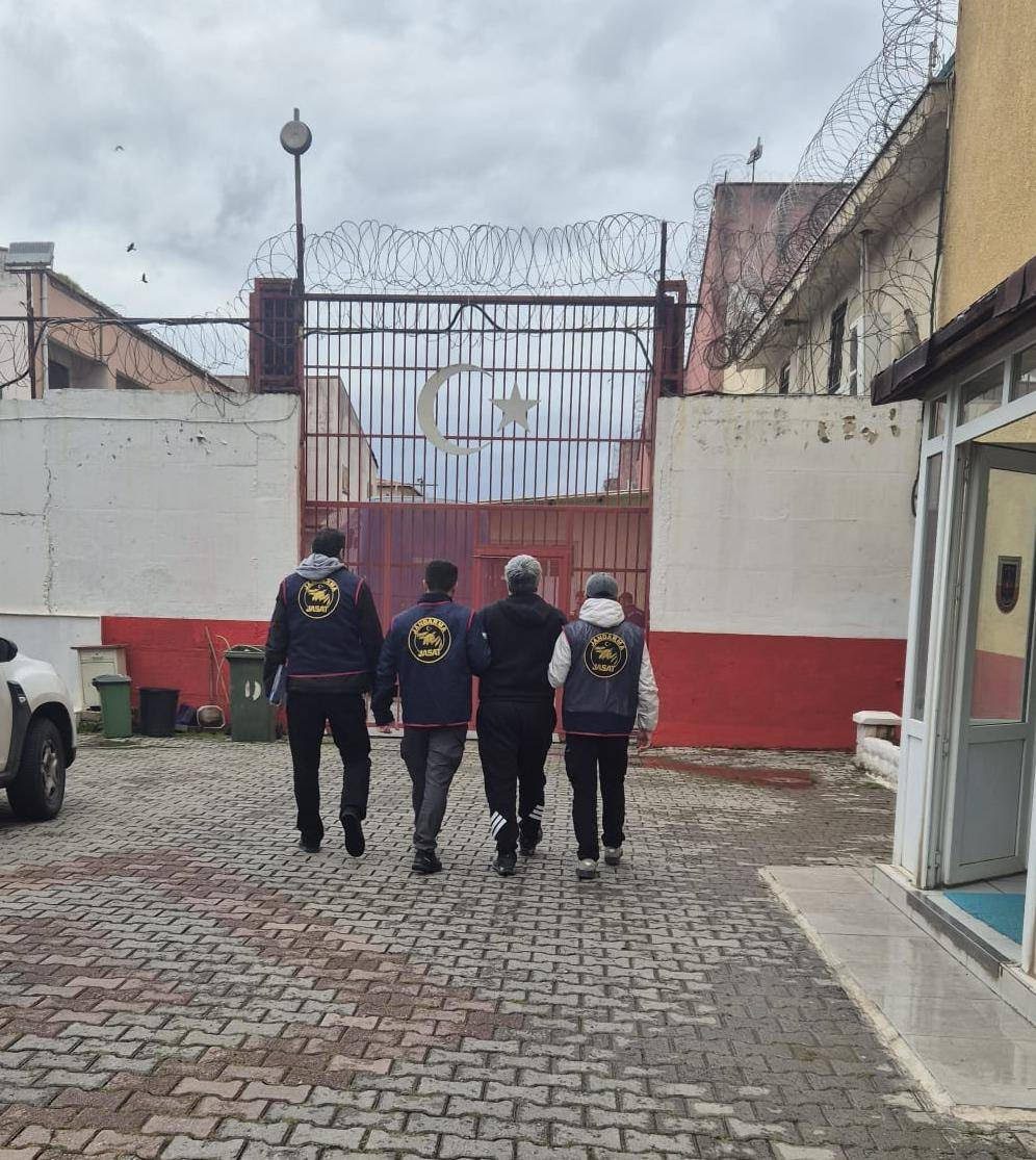 Kuşadası’nda 18 Yıl Hapis Cezası Bulunan Firari Yakalandı