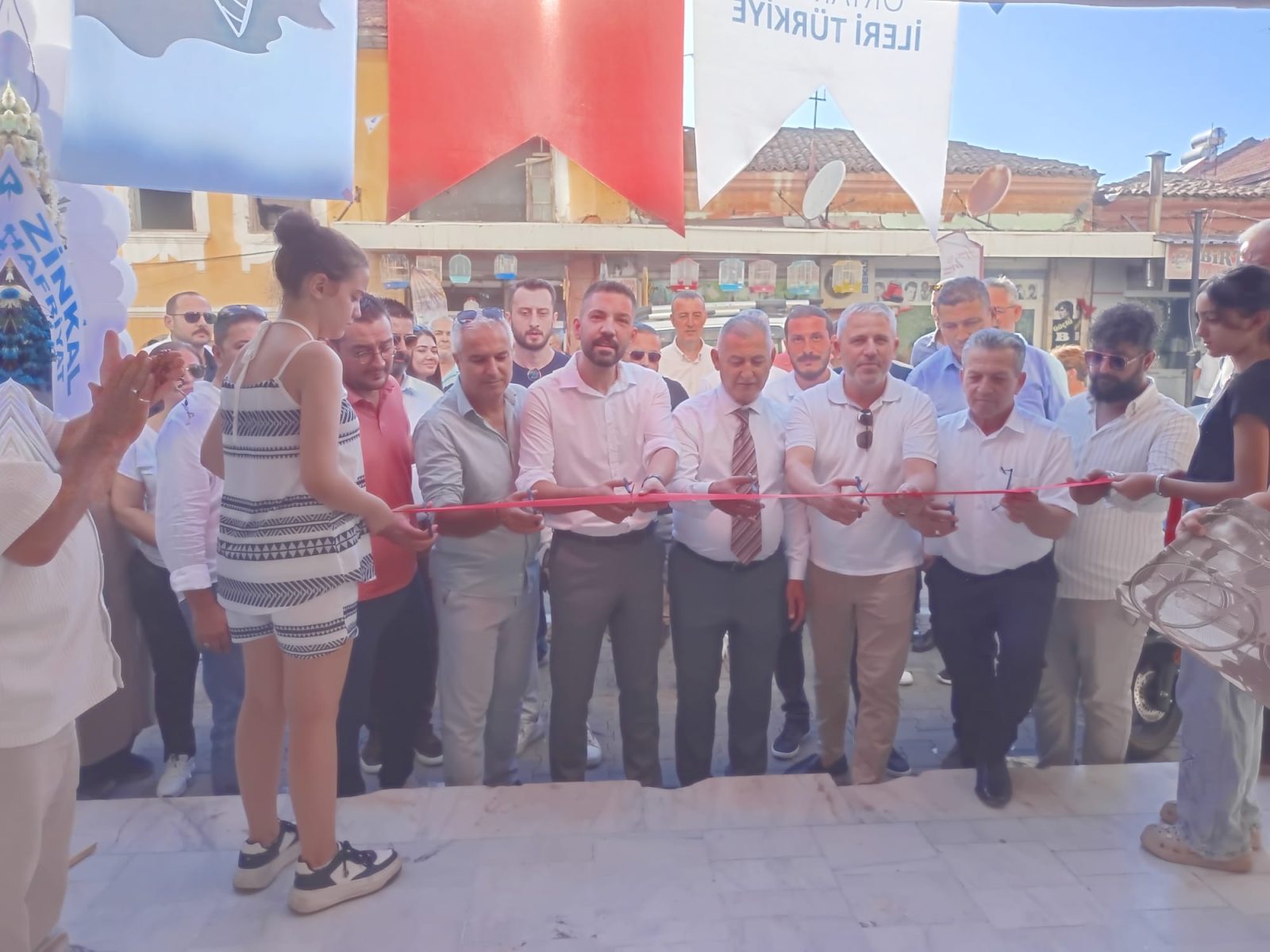 Anahtar Parti İncirliova İlçe Başkanlığı binası açıldı