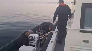 Kuşadası’nda Kaçak Geçiş Operasyonu: Terör Bağlantılı Şahıslar Lastik Botta Yakalandı