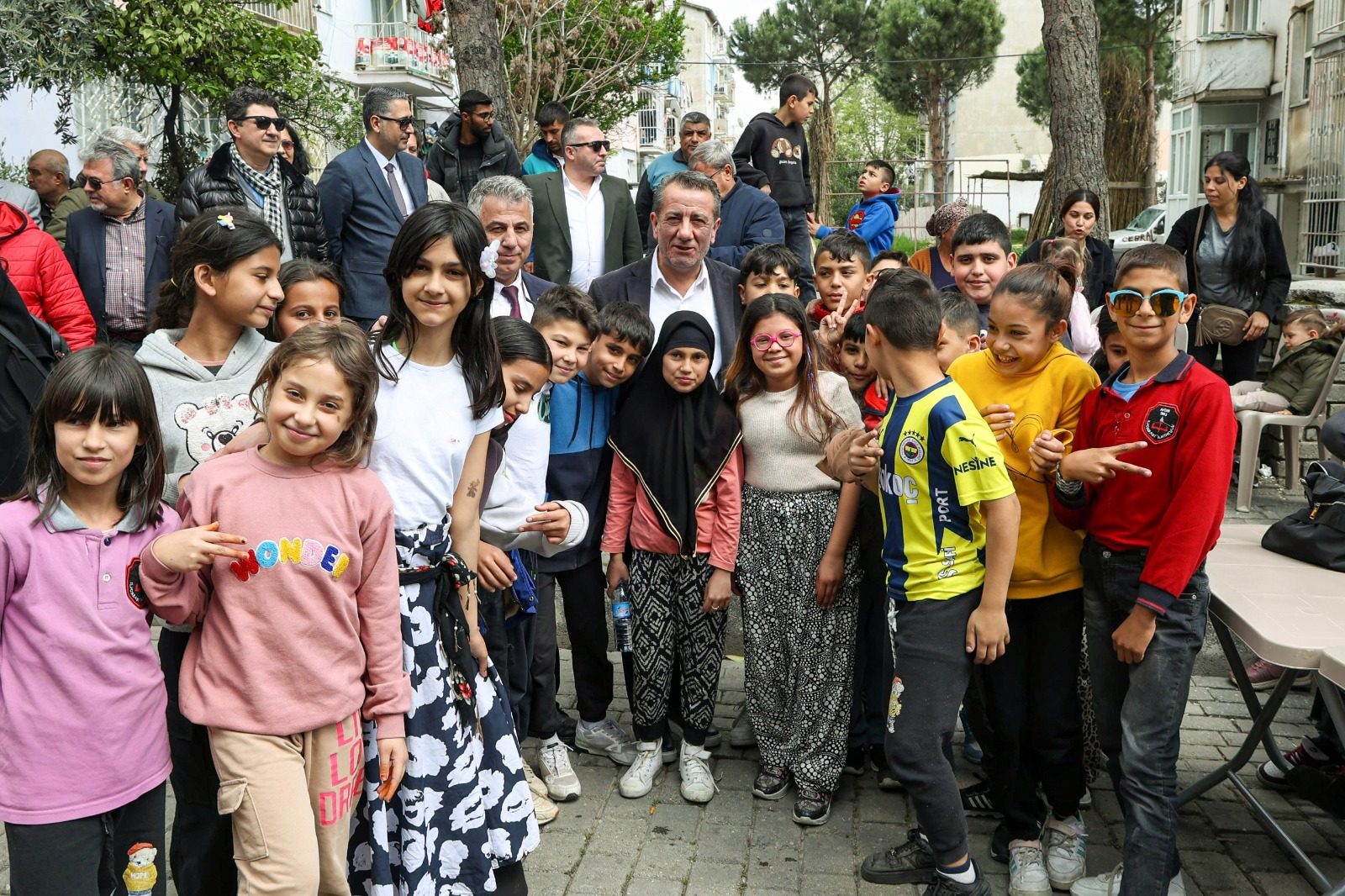 BAŞKAN YETİŞKİN ROMANLAR GÜNÜ’NÜ ŞENLİKLE KUTLADI