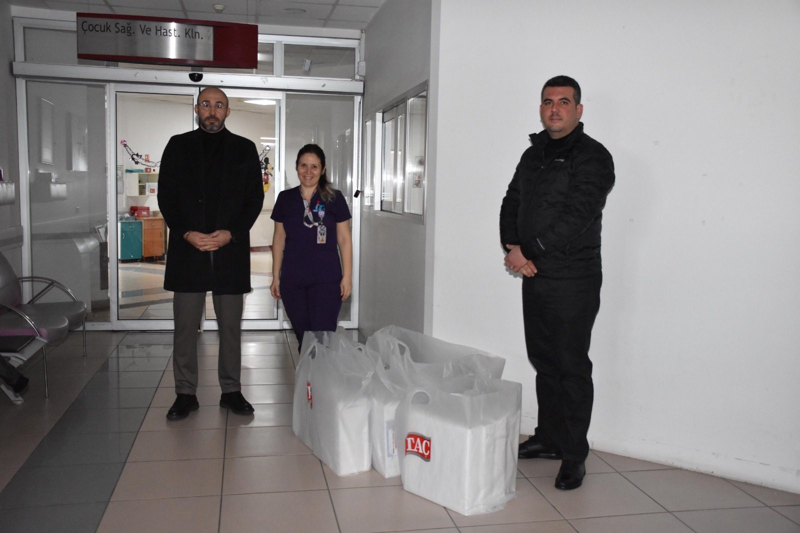 BAŞKAN ZENCİRCİ ONOKOLOJİ SERVİSİNDE TEDAVİ GÖREN ÇOCUKLARI ZİYARET ETTİ