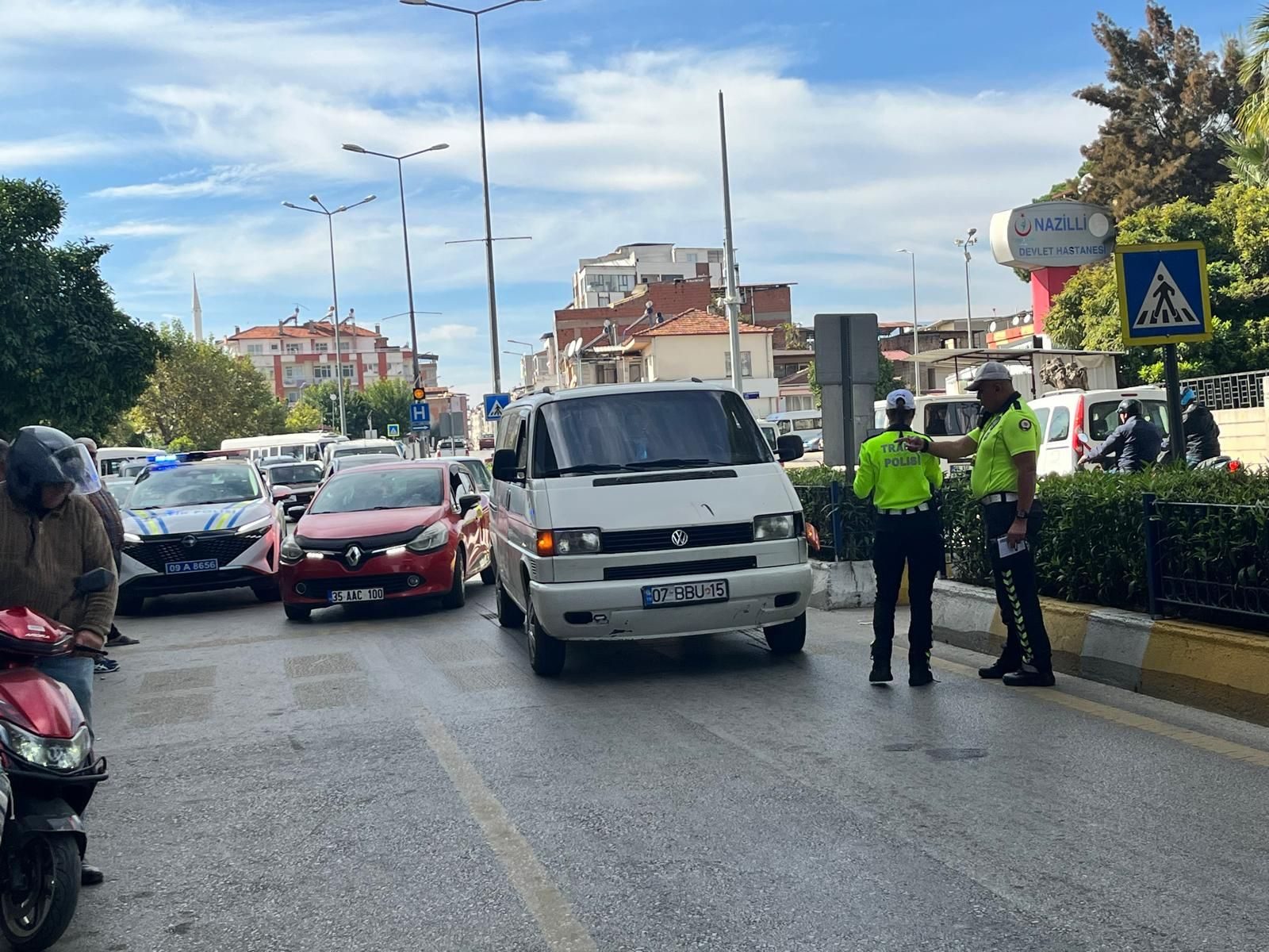 Nazilli’de Motosiklet ile Hafif Ticari Araç Çarpıştı: 1 Yaralı