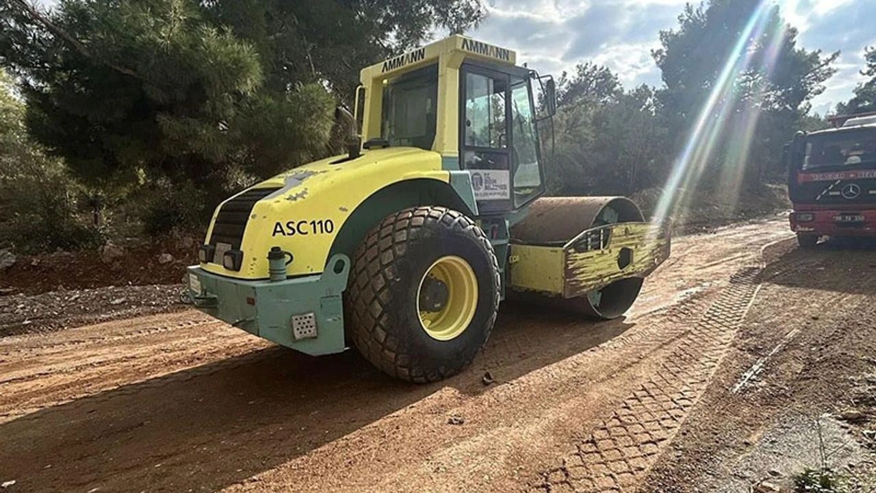 Didim’de sağanak yağıştan sonra zarar gören yollar onarıldı