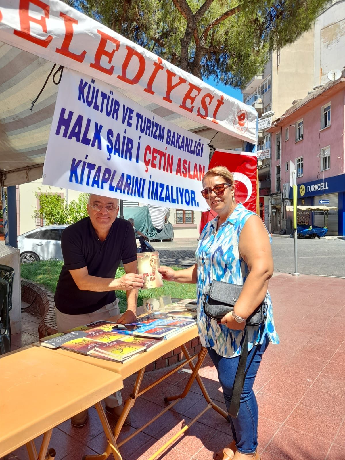 ŞAİR ÇETİN ASLAN’DAN İMZA GÜNÜ