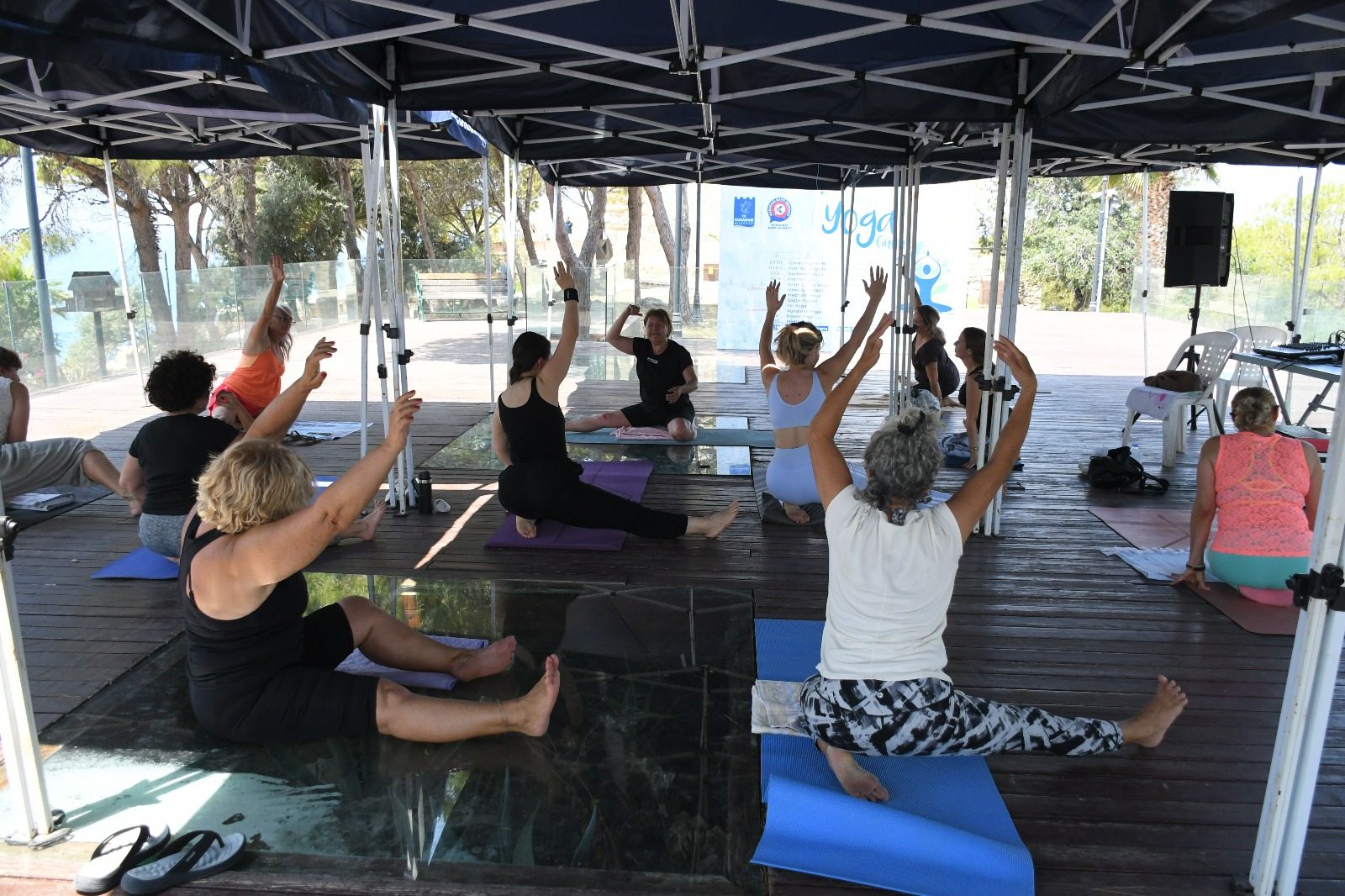 KUŞADASI’NDA DÜNYA YOGA GÜNÜ KUTLANDI