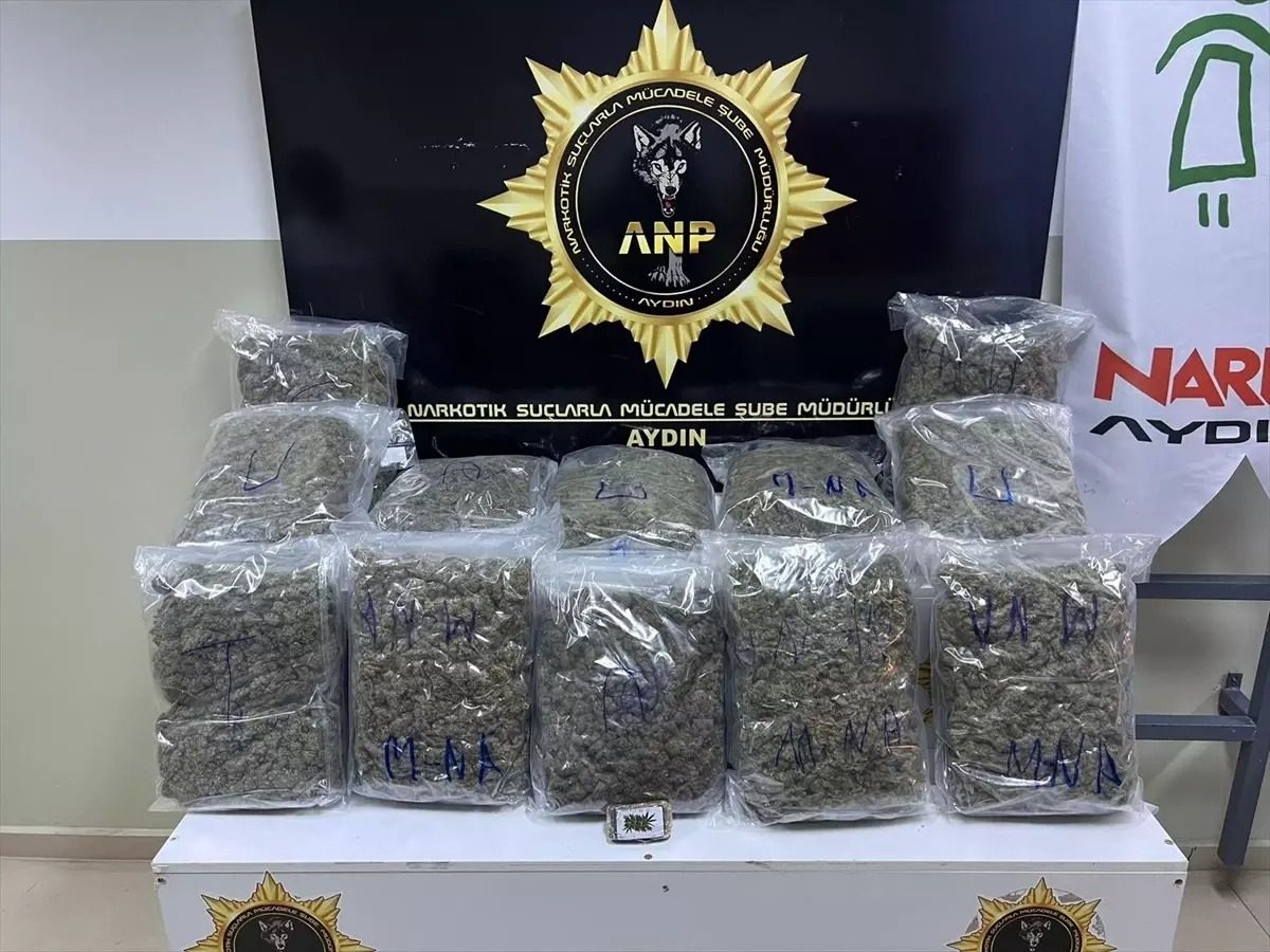 Kuşadası'nda düzenlenen operasyonda 14 kg skunk bulundu, 2 kişi gözaltına alındı, biri tutuklandı.
