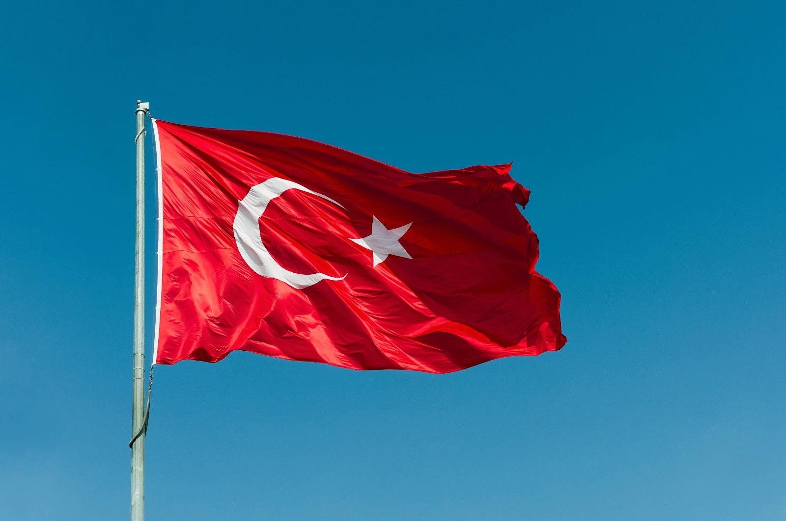 NUSAYBİN’DE TÜRK BAYRAĞINA YÖNELİK SALDIRIYA TEPKİ: “PROVOKASYON HEDEFE ULAŞAMAYACAKTIR”