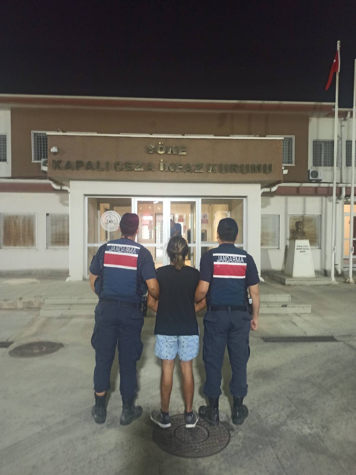 KAÇAKÇILIK İÇİN  İNSAN GETİREN 2 KİŞİ YAKALANDI
