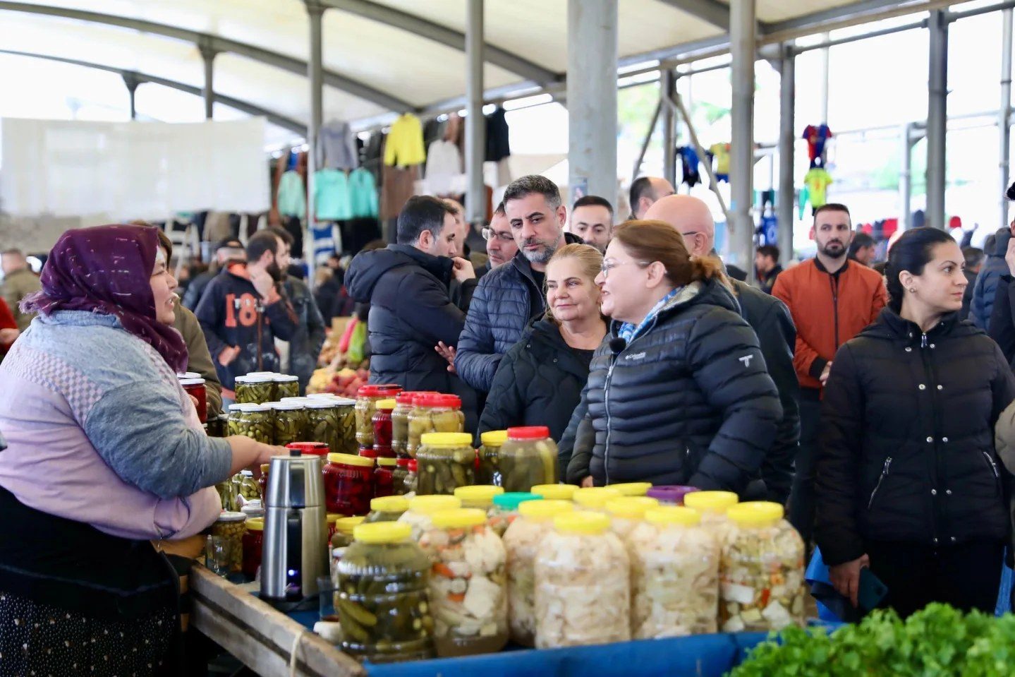 BAŞKAN GENÇAY CUMARTESİ PAZARINI ZİYARET ETTİ