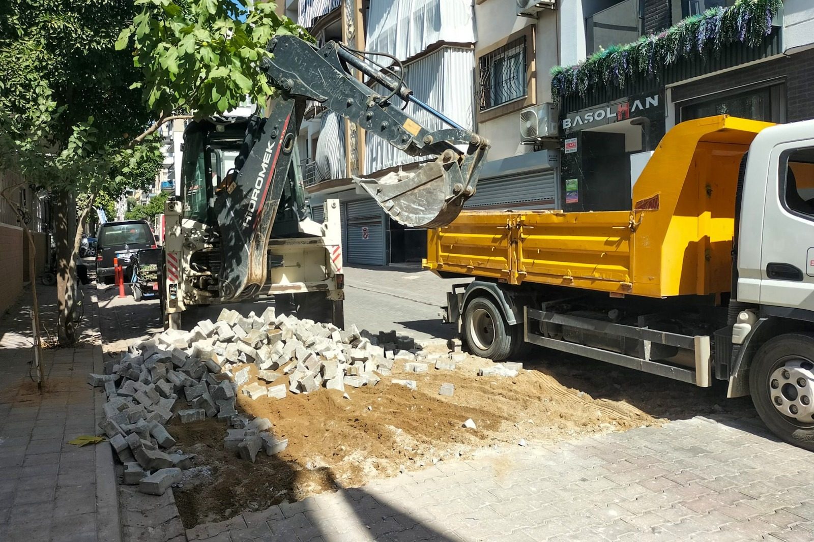 EFELER’DE ULAŞIM AĞI BAŞKAN YETİŞKİN’LE GÜÇLENİYOR