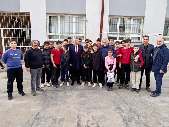 İNCİRLİOVA KAYMAKAMI İLHAN ABAY’DAN GERENKOVA ORTAOKULU’NA ZİYARET