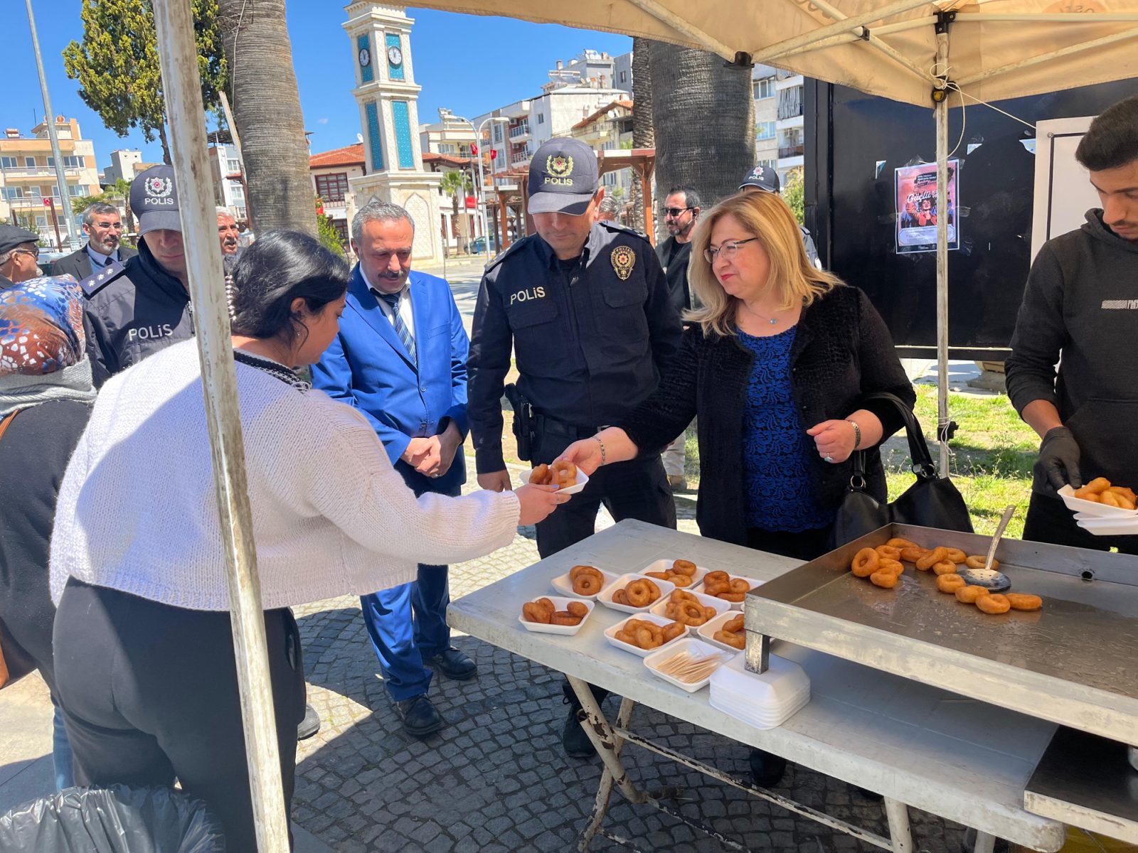 GERMENCİK POLİS  TEŞKİLATI ŞEHİTLERİ İÇİN LOKMA DÖKTÜRDÜ