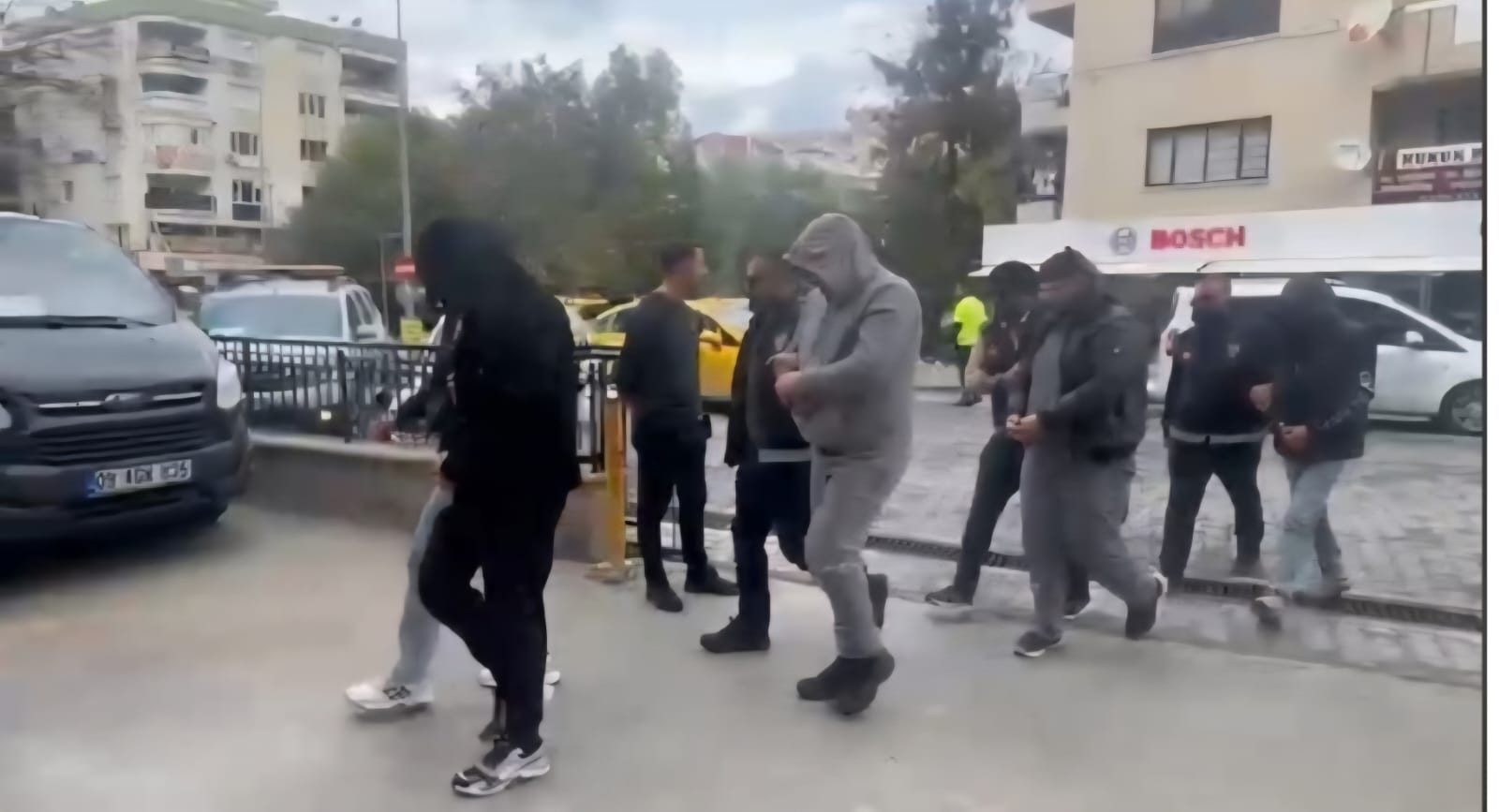Kuşadası’nda “Fuhuşa Aracılık ve Yer Temini” Operasyonu: 5 Şüpheli Tutuklandı