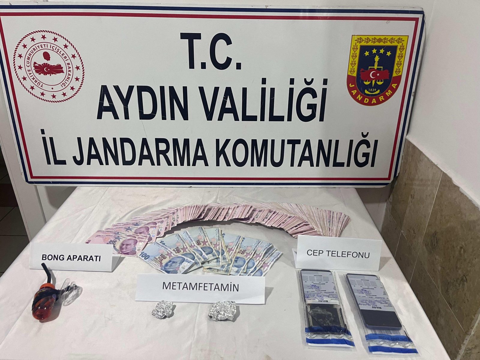 Nazilli’de uyuşturucu satıcısına suçüstü