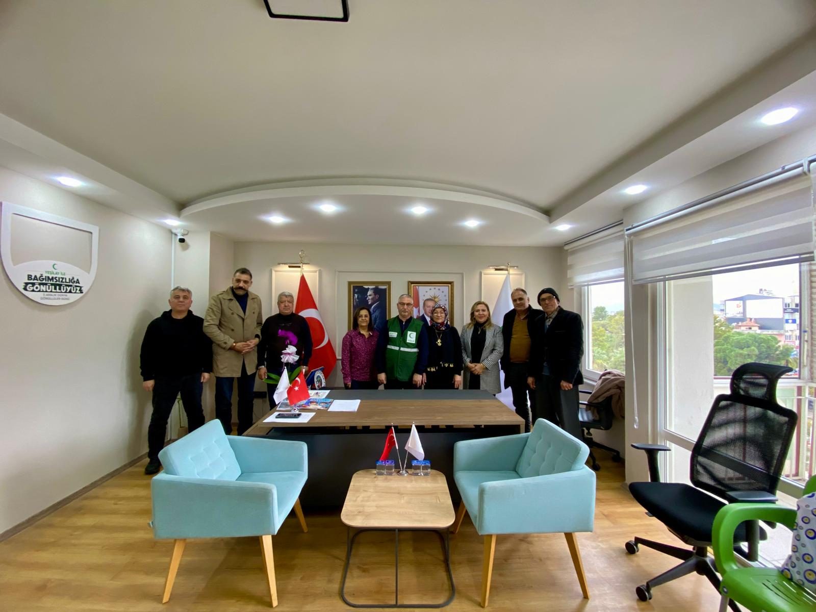 AYDIN YEŞİLAY İL BAŞKANLIĞI MUHTARLARLA BAĞIMLILIKLA MÜCADELEYİ MASAYA YATIRDI