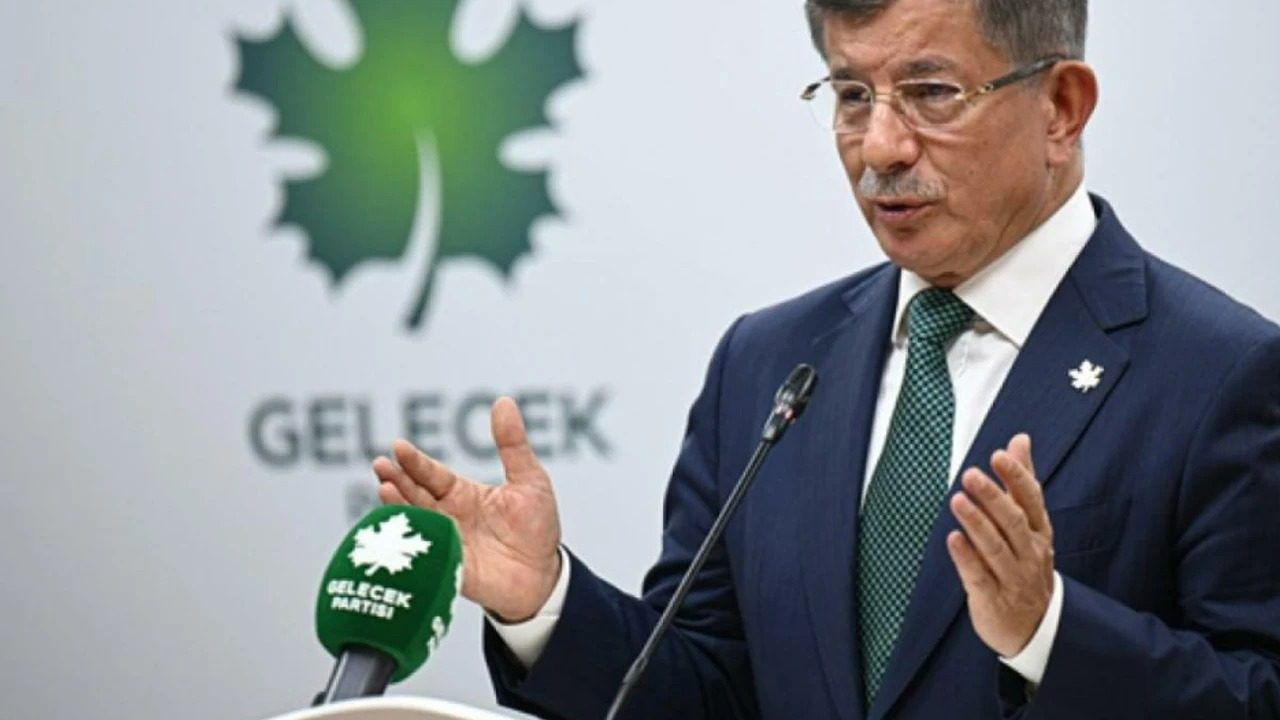 AHMET DAVUTOĞLU SİYASETİ BIRAKTIĞINI AÇIKLADI
