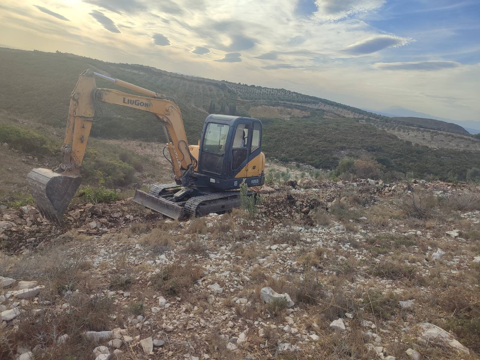 HAZİNE ARAZİSİNDE KAÇAK KAZI YAPANLAR YAKALANDI