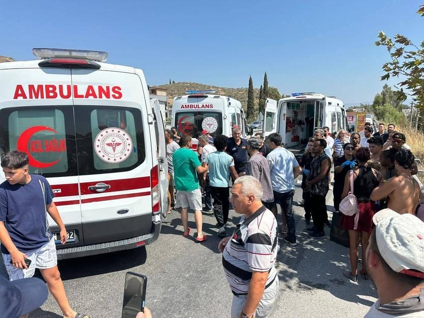 Söke – Kuşadası Yolunda Tur Minibüsü Devrildi: Yaralılar Var