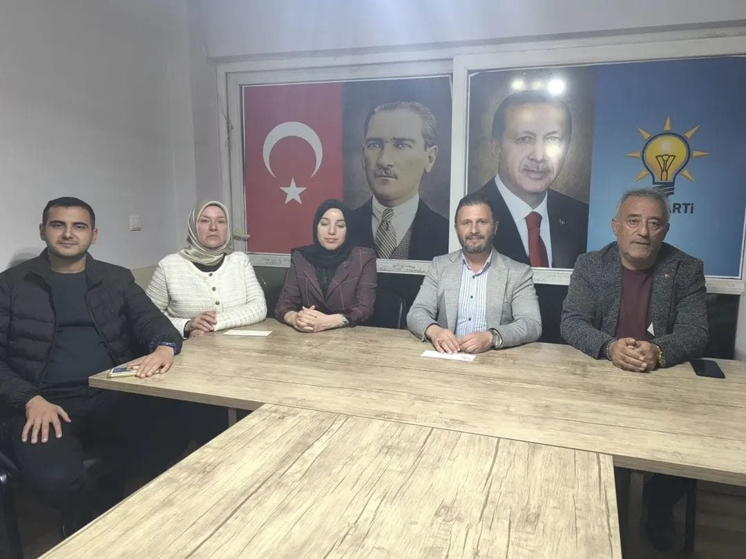 AK Parti İncirliova İlçe Teşkilatı Haftalık Yönetim Kurulu Toplantısını Gerçekleştirdi