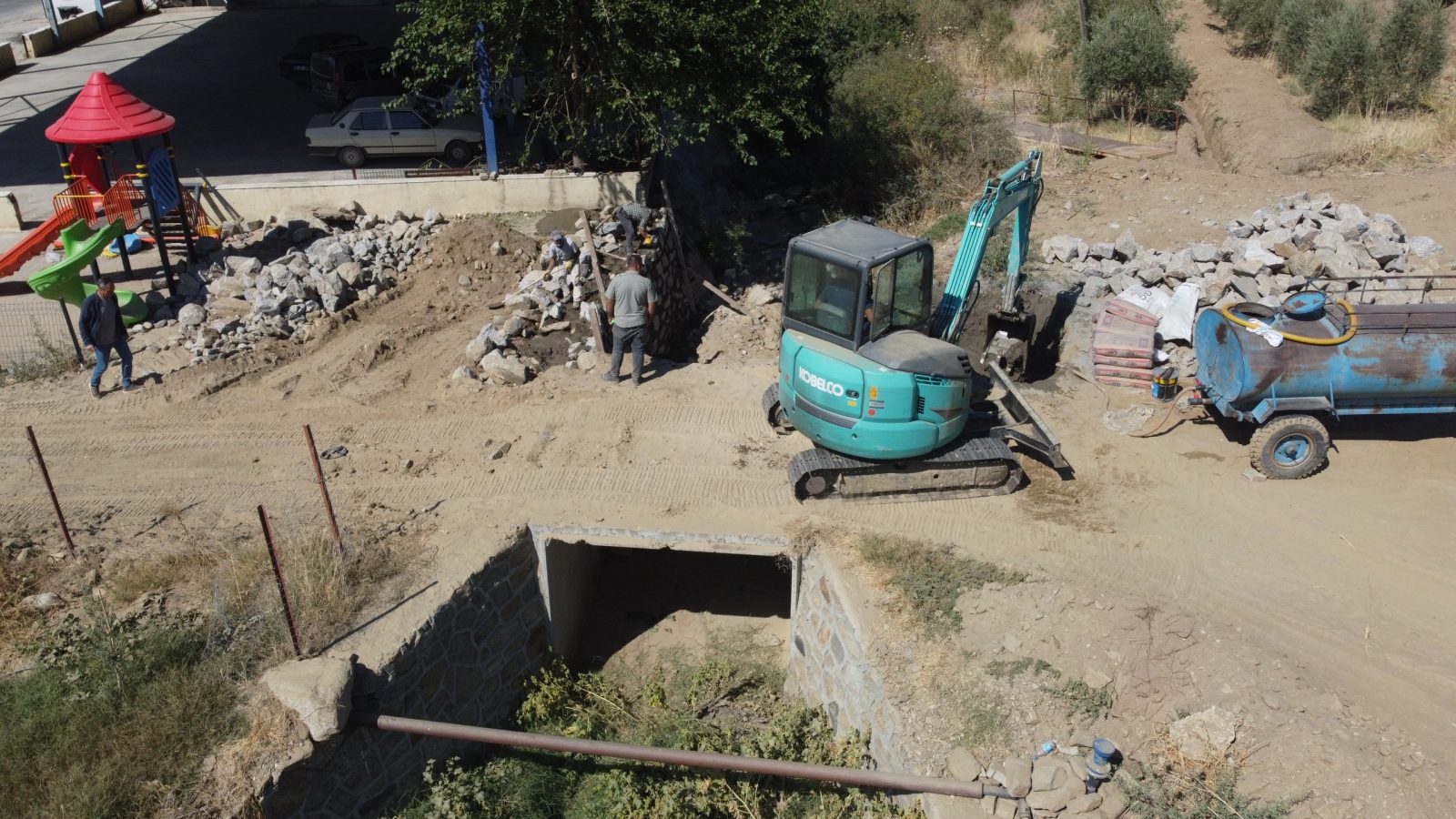 Teke Deresi su yolu, istinat duvarı ile güçlendirildi
