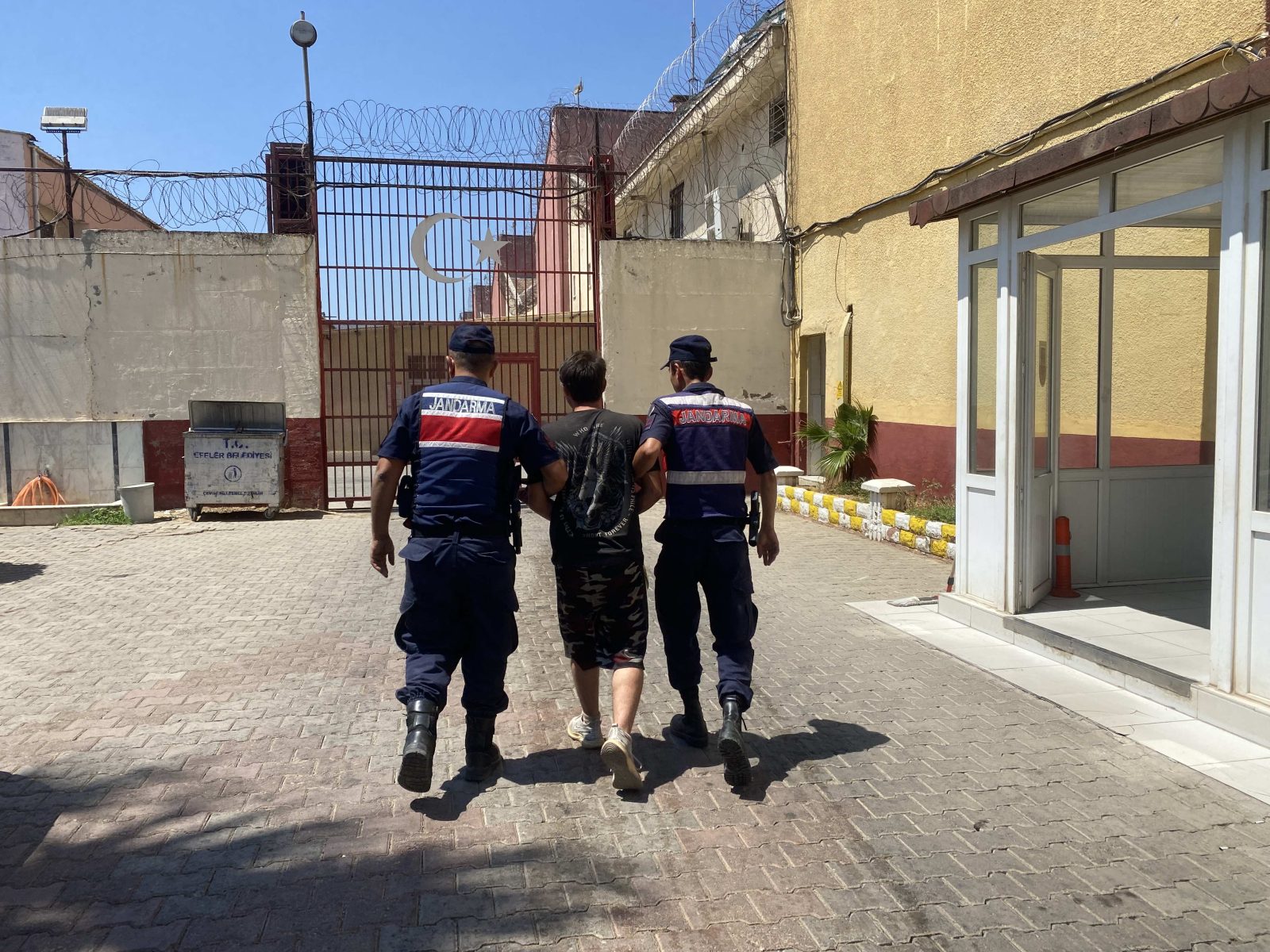 ÇEMBER 21 OPERASYONLARINDA 50 KİŞİ YAKALANDI