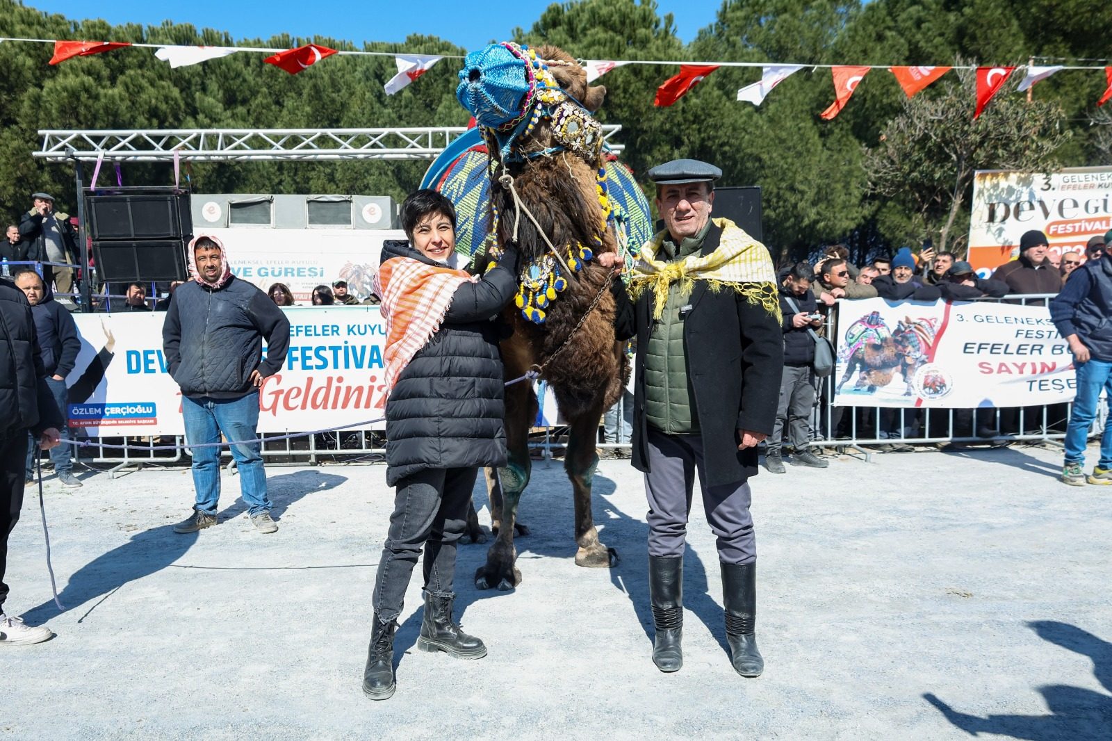 EFELER’DE DEVE GÜREŞİ