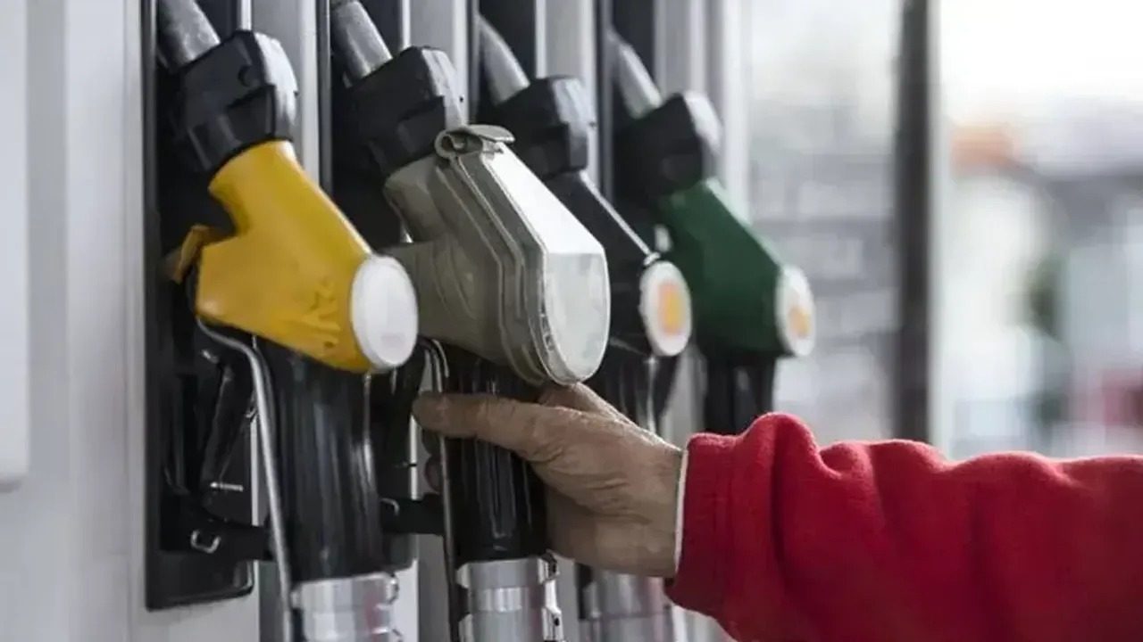 AKARYAKITTA TARİHİ ZAM: MOTORİNDE DEV ARTIŞ, BENZİNDE VERGİ FRENİ