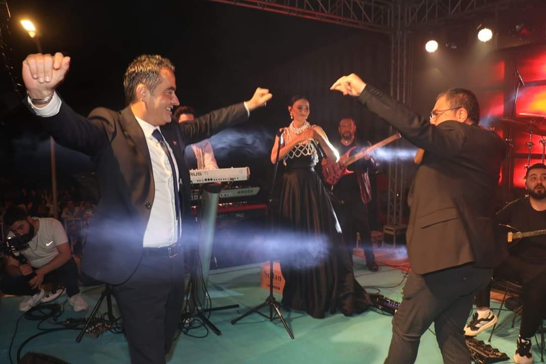 Koçarlı halkı Özgür’leşen Koçarlı’yı kutladı