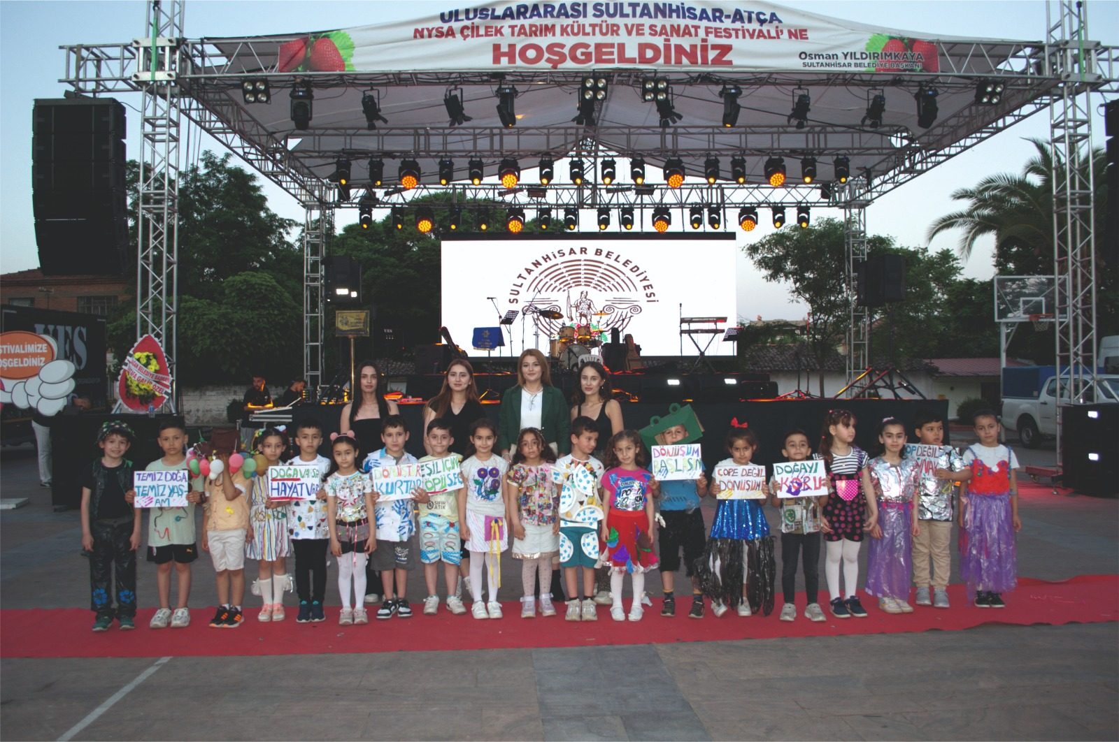 Çöpten Moda Defilesiyle Doğaya Duyarlı Adımlar Atıldı