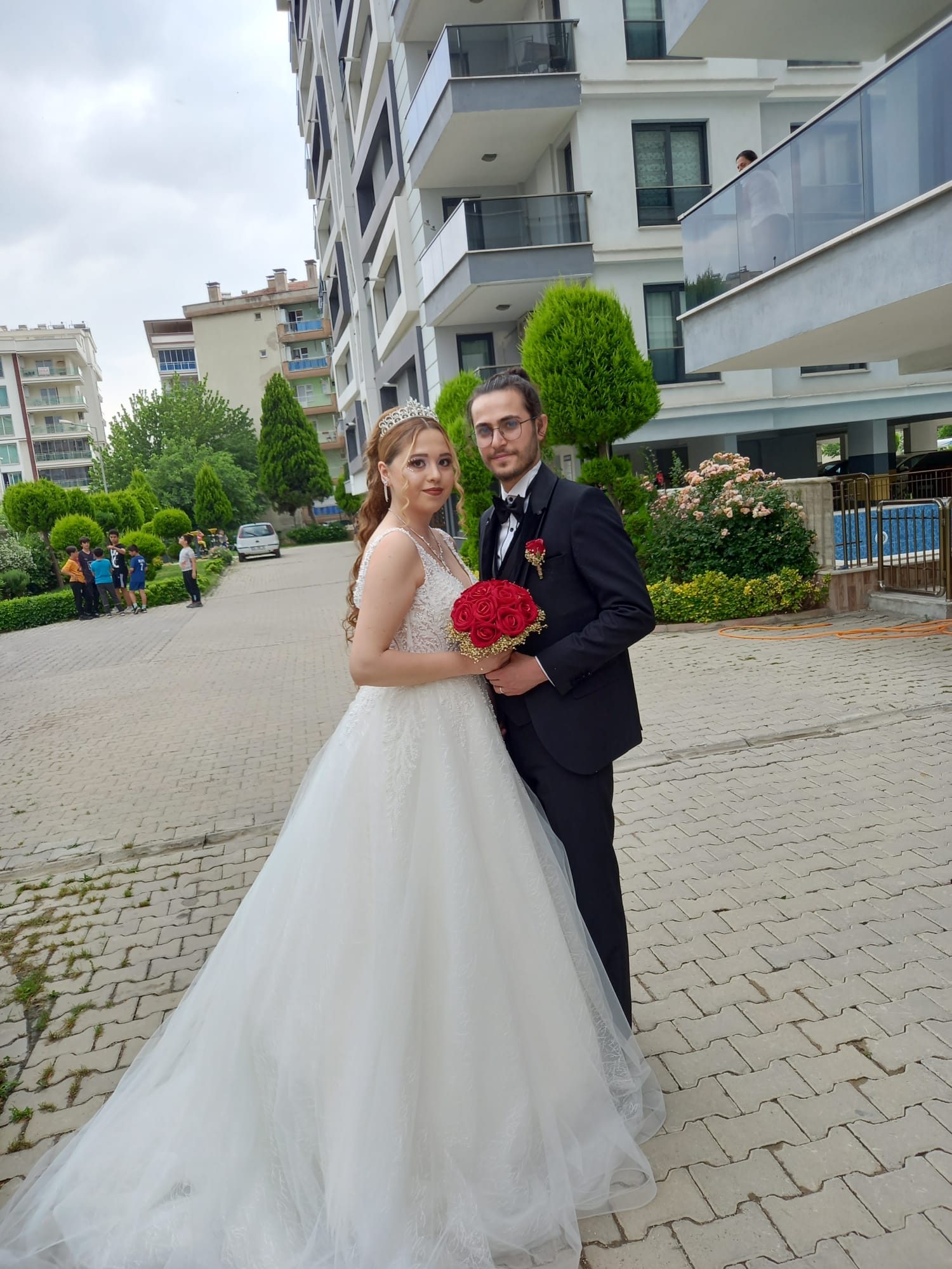 İNCİRLİOVA’DA GÖRKEMLİ DÜĞÜN