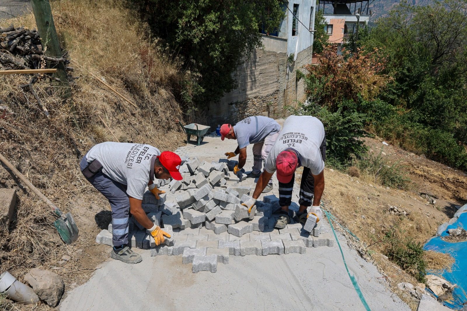 TÜM MAHALLELERDE SORUNLAR TEK TEK ÇÖZÜLÜYOR