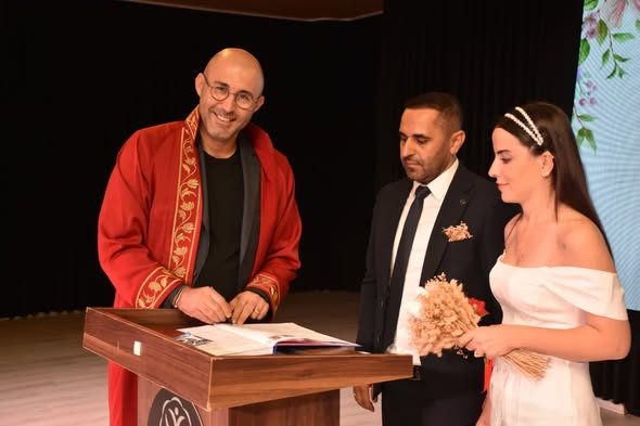 Terzi kendi söküğünü dikemedi