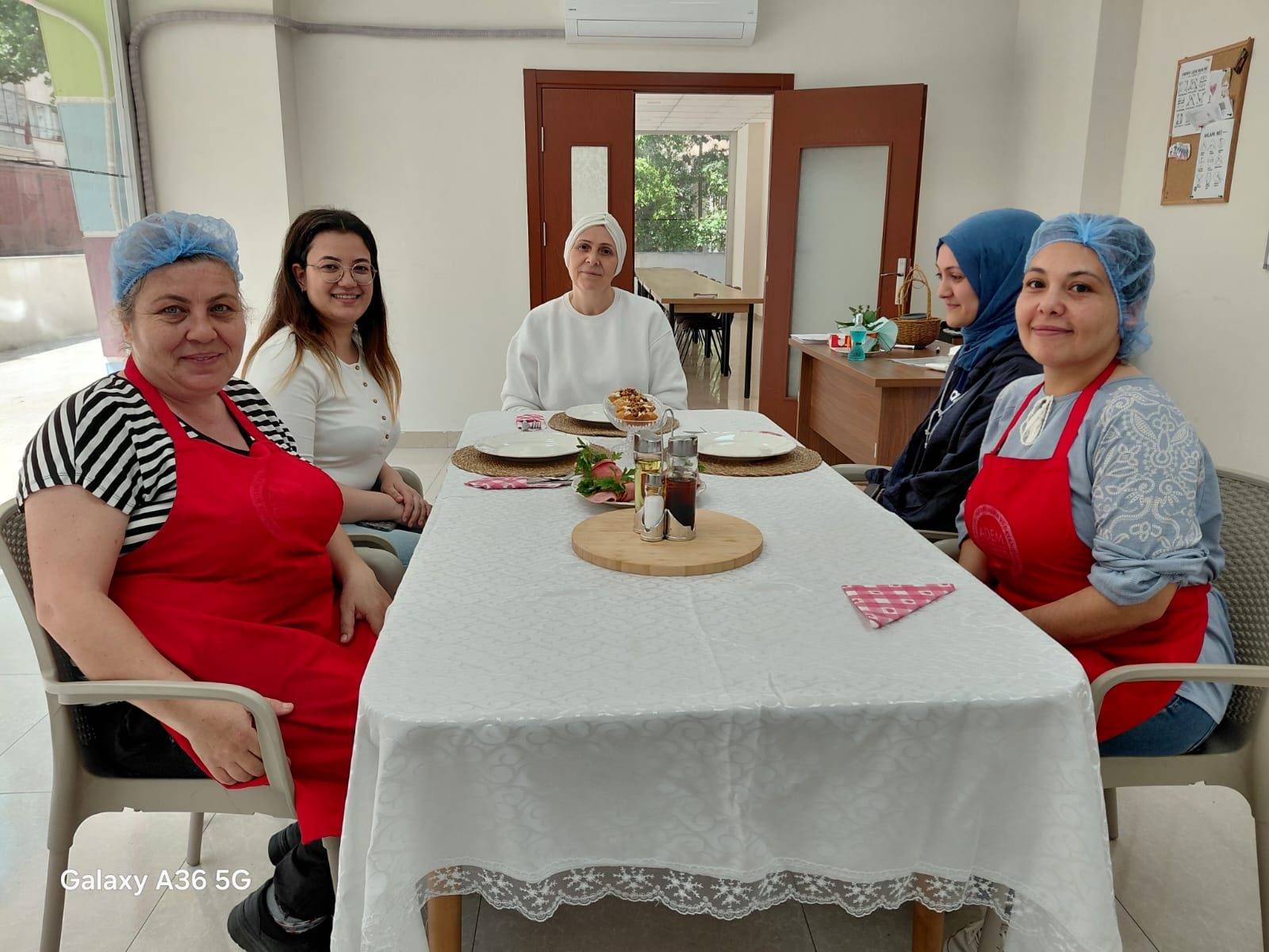ADEM’in Aşçılık Kursunda Lezzet Şöleni: Hünerli Eller Mutfakta Harikalar Yaratıyor